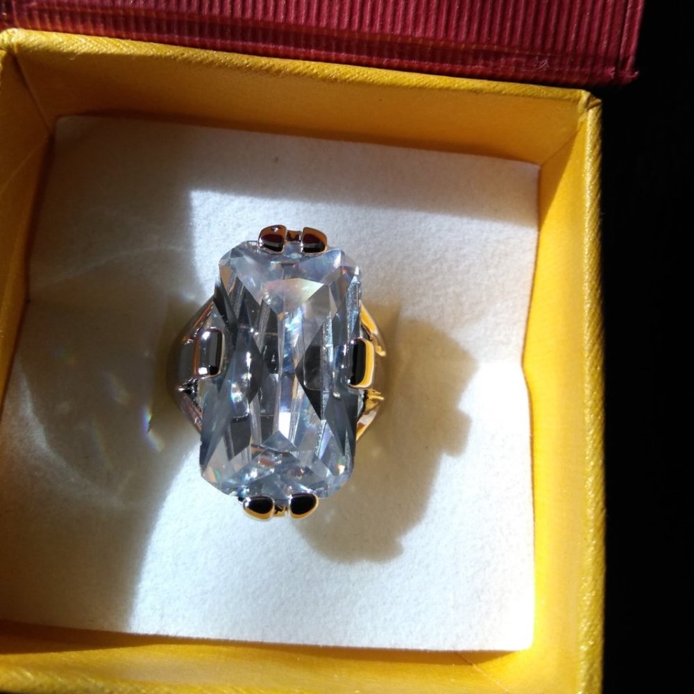 Women's Rhinestone Diamond Ring ~ Sz 6.5